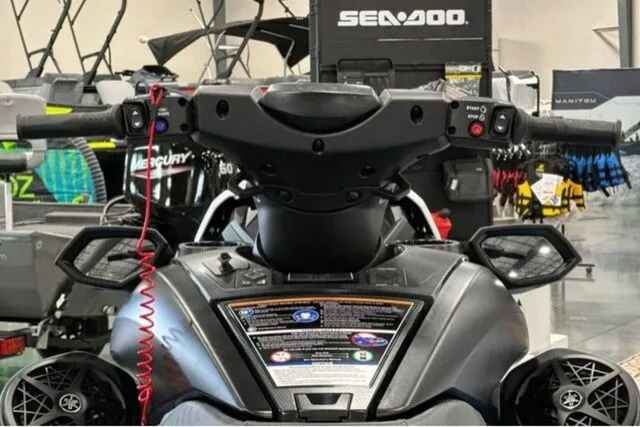 Slide: The Image of Yamaha FX SVHO W/AUDIO-BLACK/CYA 2025 - 28