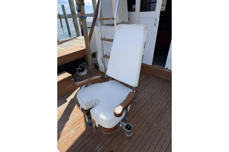 Slide: The Image of Tiffany 46 Fighting Chair - 11