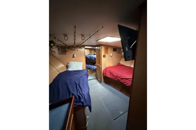 Slide: The Image of Tiffany 46 Berth - 16