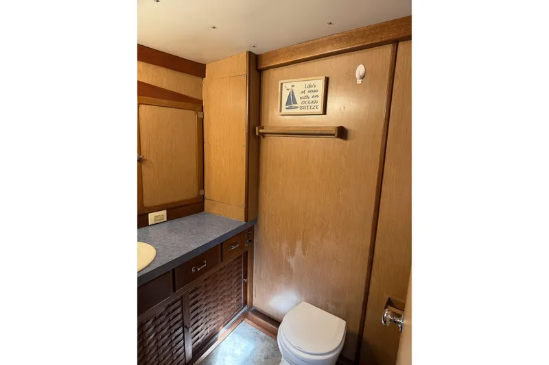 Slide: The Image of Tiffany 46 Spacious Head - 18