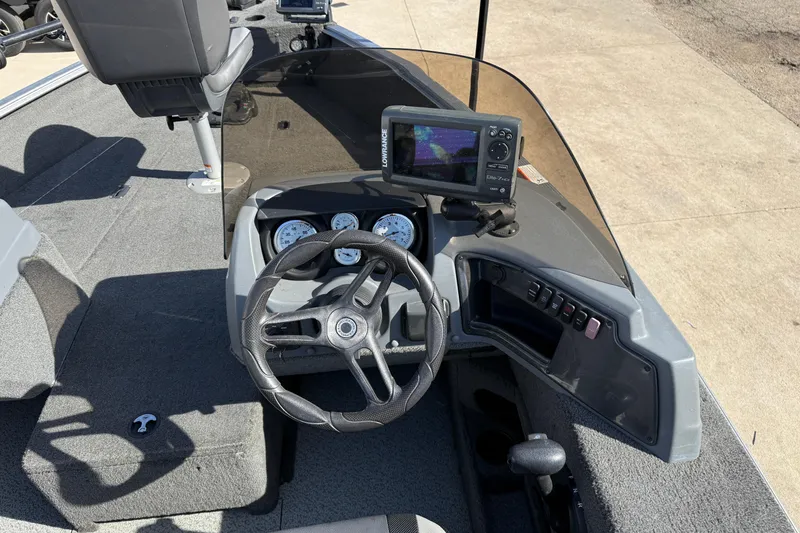 Slide: The Image of 2014 Lund 1875 Impact SS boat dashboard with steering wheel and navigation system. - 18