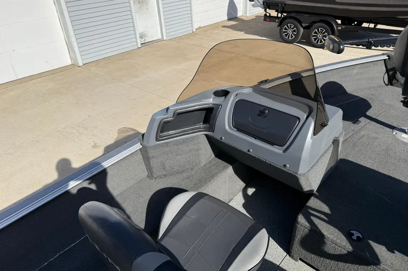 Slide: The Image of 2014 Lund 1875 Impact SS boat interior with console and seating. - 19