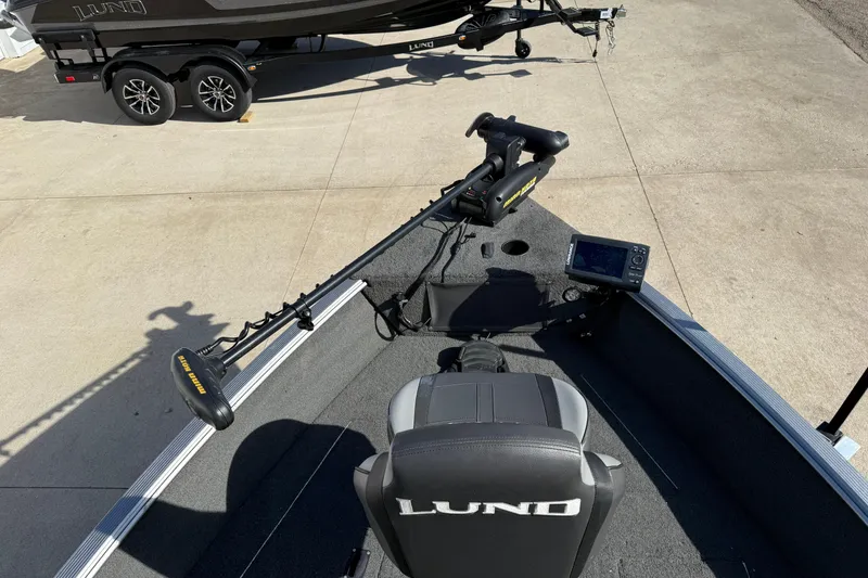 Slide: The Image of 2014 Lund 1875 Impact SS boat interior with trolling motor and fish finder. - 8