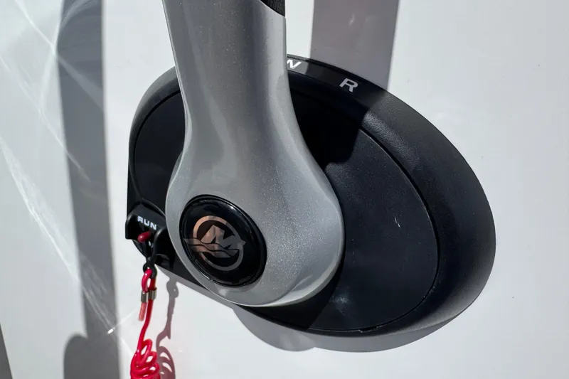 Slide: The Image of 2024 Tahoe 185 S throttle control with safety lanyard, close-up view. - 40