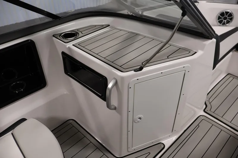 Slide: The Image of 2020 Yamaha Boats 195S interior with sleek design and modern amenities. - 34