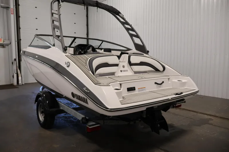 Slide: The Image of 2020 Yamaha Boats 195S in a garage, showcasing sleek design and modern features. - 7