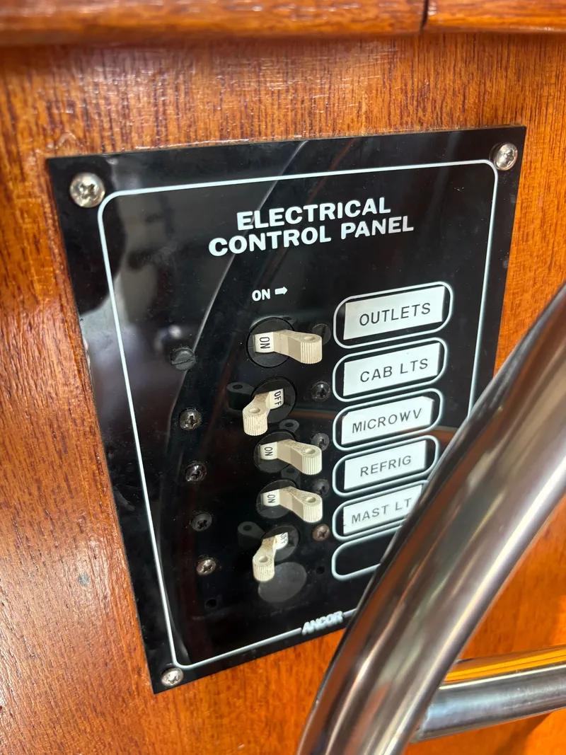 Slide: The Image of Wilbur 38 Flybridge 1983 - 13