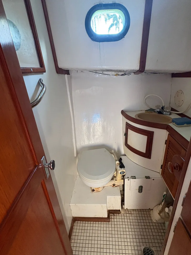 Slide: The Image of Wilbur 38 Flybridge 1983 - 23