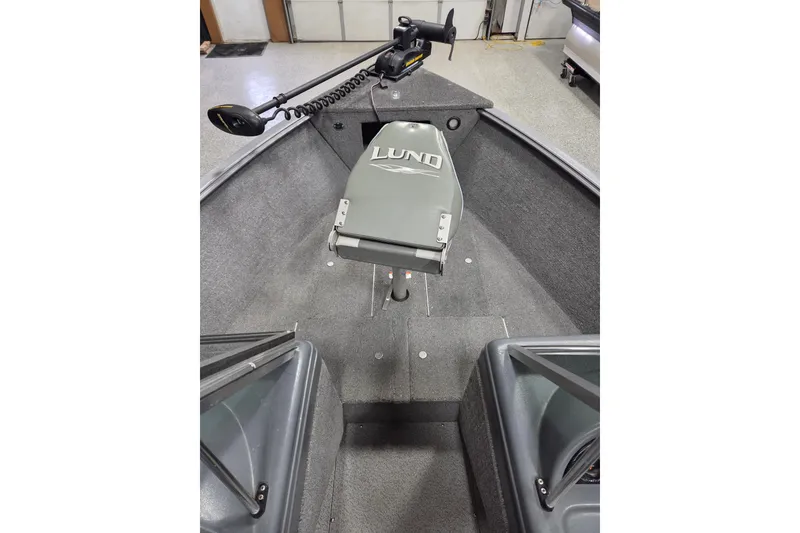 Slide: The Image of 2006 Lund 1775 Classic Sport boat interior with trolling motor and seating. - 8