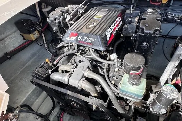 Slide: The Image of Engine of 2001 Sea Ray 290 Bowrider with Mercury MerCruiser 5.7L EFI. - 28