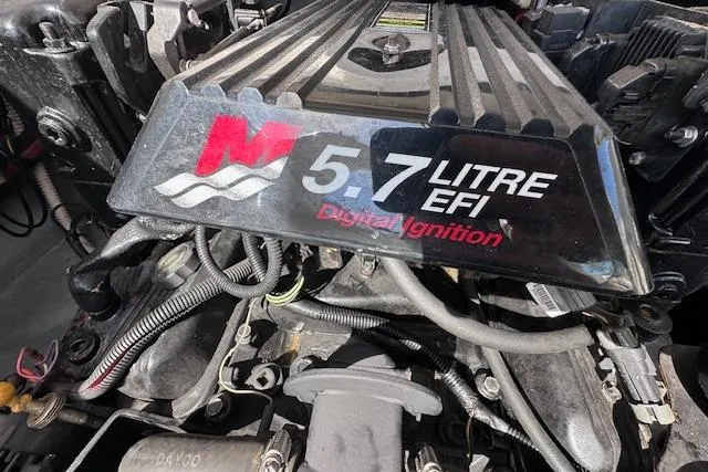 Slide: The Image of 5.7 Litre EFI engine of 2001 Sea Ray 290 Bowrider with digital ignition. - 30