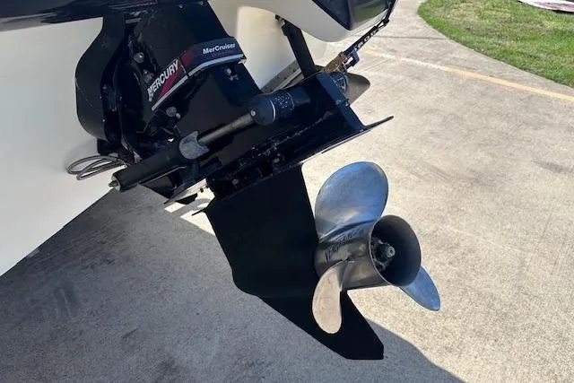 Slide: The Image of Propeller and outdrive of a 2001 Sea Ray 290 Bowrider boat on concrete surface. - 9