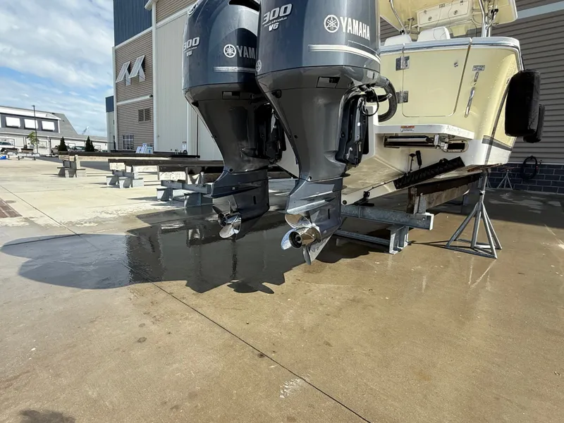 Slide: The Image of Regulator Marine 28 FS w/SeaKeeper Ride 2013 - 27