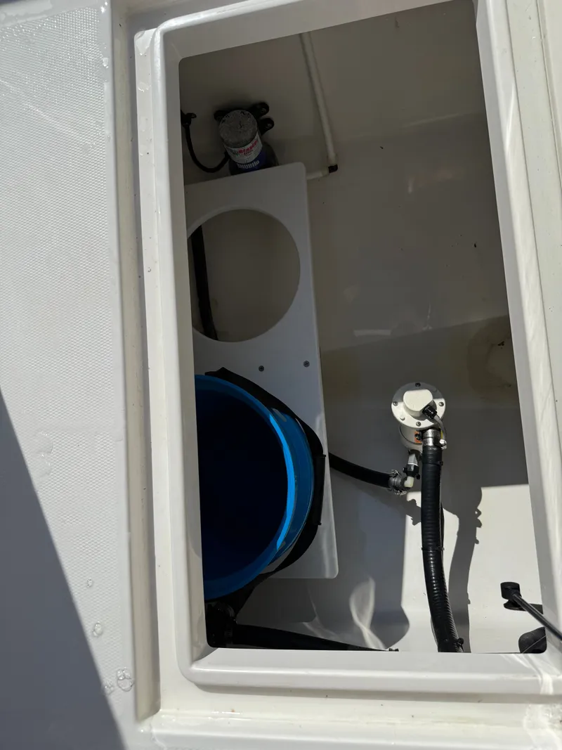 Slide: The Image of Regulator Marine 28 FS w/SeaKeeper Ride 2013 - 31