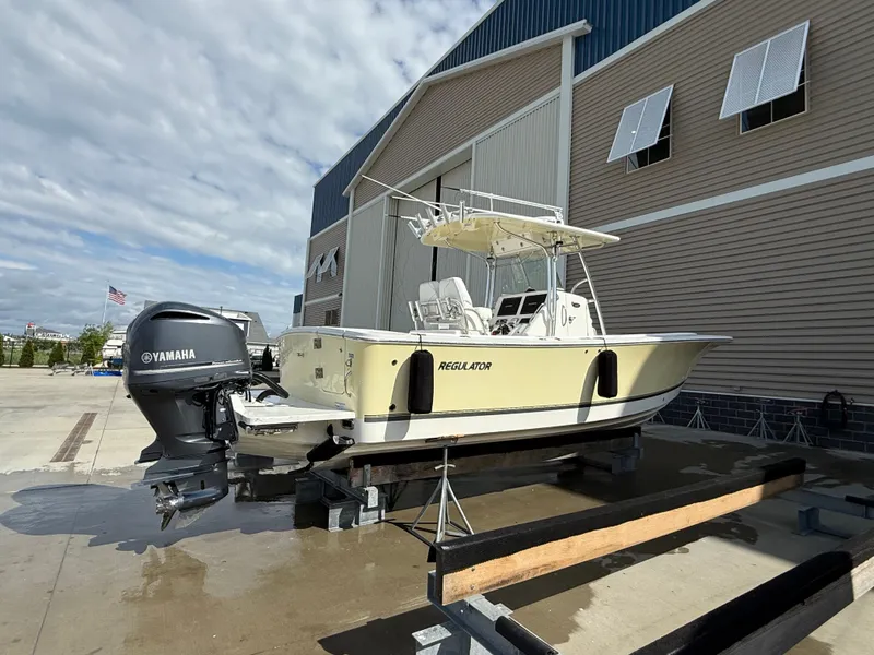 Slide: The Image of Regulator Marine 28 FS w/SeaKeeper Ride 2013 - 7