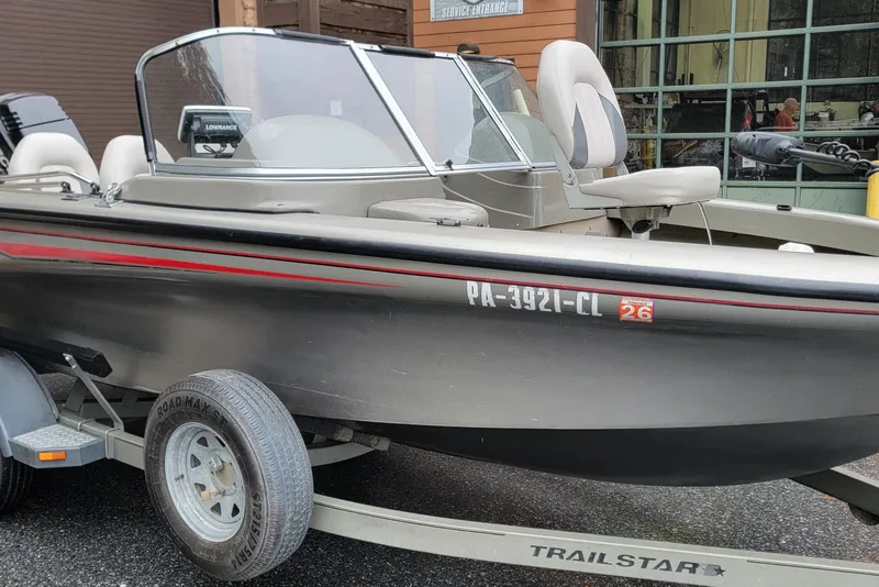 The Image of Tracker Tundra 18 WT 2002 - undefined