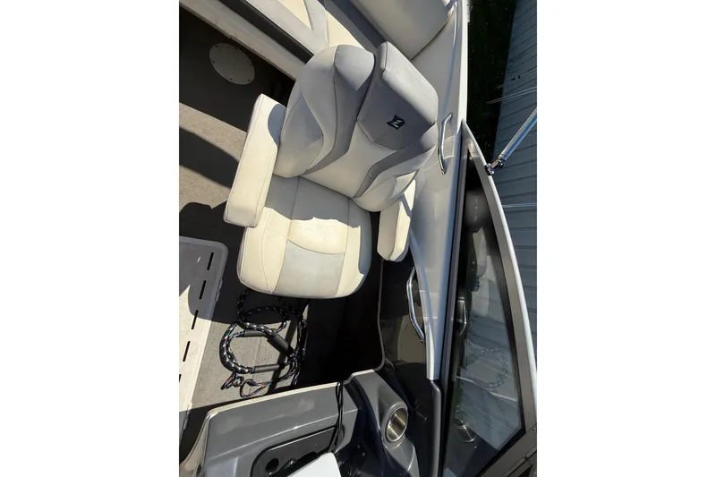 Slide: The Image of Captain's seat in 2014 Larson LX 160S OB boat, featuring sleek design and comfortable upholstery. - 17