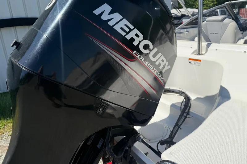Slide: The Image of 2014 Larson LX 160S OB with Mercury FourStroke outboard engine, close-up view. - 25