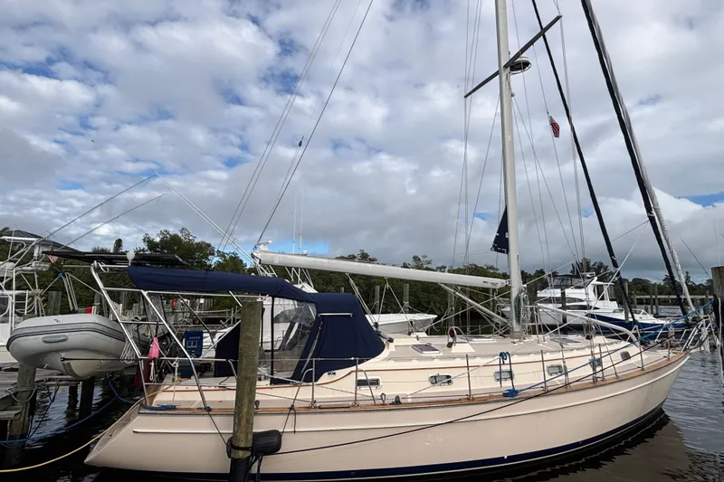 The Image of Sailing yacht Island Packet 440, 2006 model, with red and white sails on open water. - 0