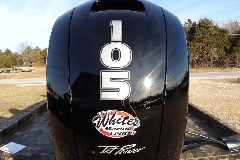 Slide: The Image of Outboard motor with "105" and "Jet Power" branding, Crestliner XF 189, 2026 model. - 30