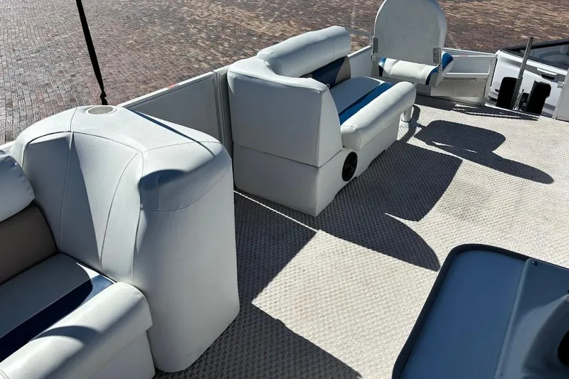 Slide: The Image of 2004 Crest 2100 boat interior with white seating and carpeted floor. - 17