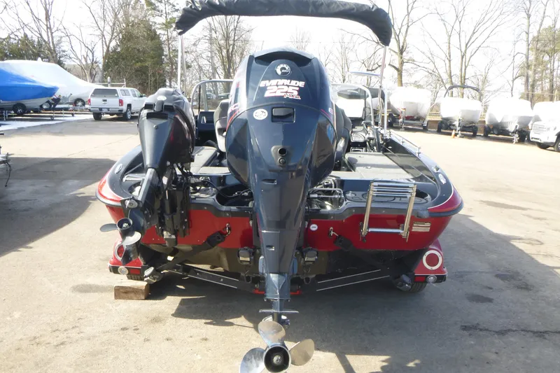 Slide: The Image of 2008 Ranger 620 VS boat with Evinrude 225 engine, parked outdoors. - 4