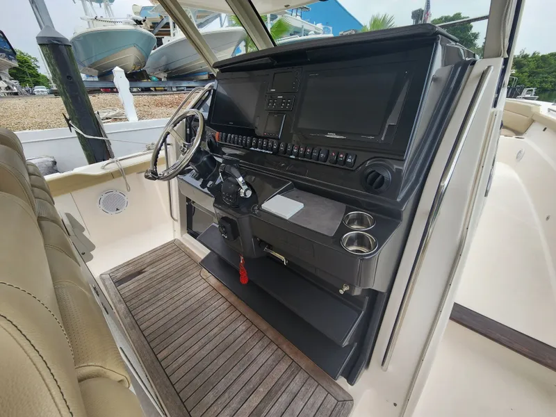 Slide: The Image of 2017 PURSUIT 408 S - Image 16 - 16