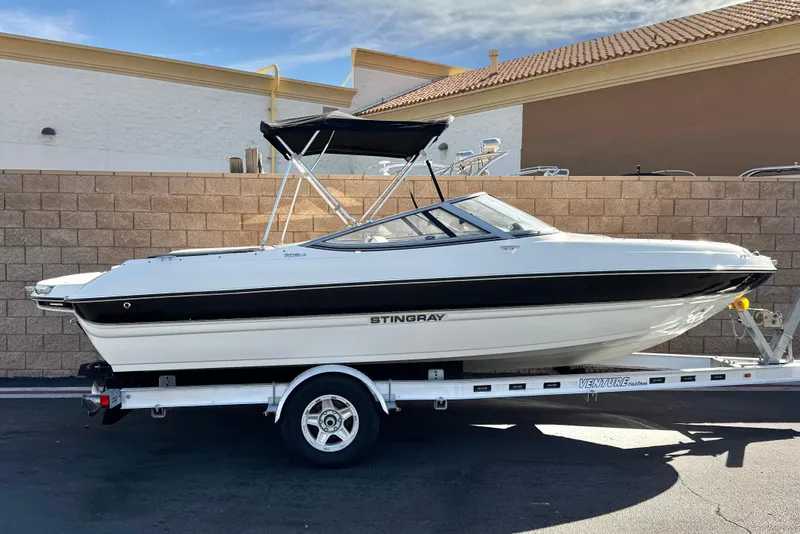 The Image of Stingray 208 LS 2018 - undefined
