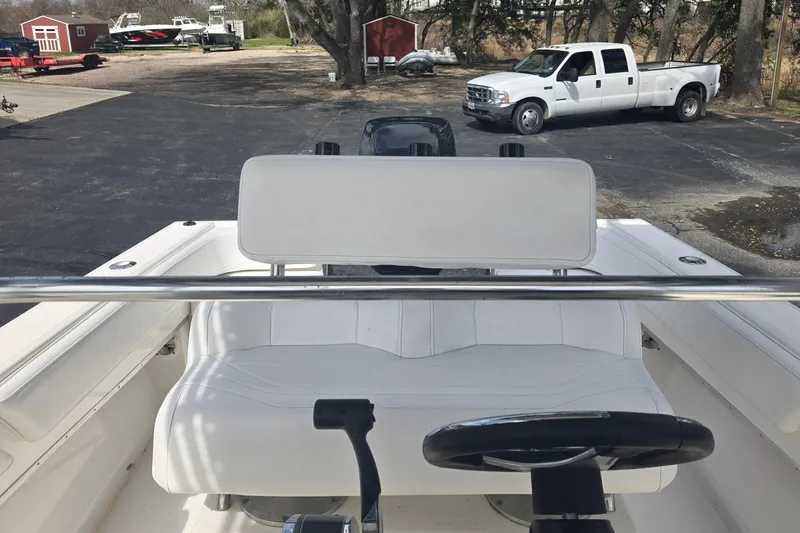 Slide: The Image of 1998 Fountain 25 Center Console boat interior with steering wheel and seating. - 11