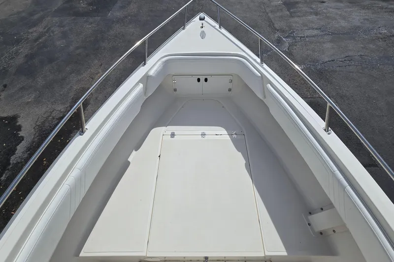 Slide: The Image of 1998 Fountain 25 Center Console boat deck, featuring spacious seating and stainless steel railings. - 19