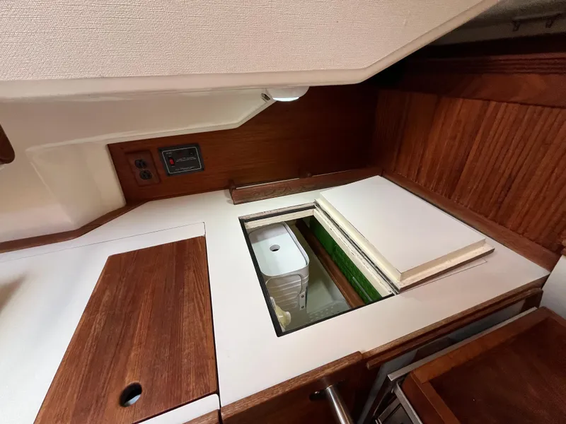 Slide: The Image of Interior of 1988 Sabre 34 MK II yacht. - 10