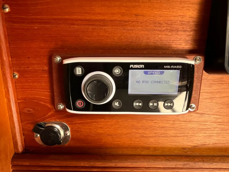 Slide: The Image of Fusion MB-RA50 radio on Sabre 34 MK II, year 1988. - 19