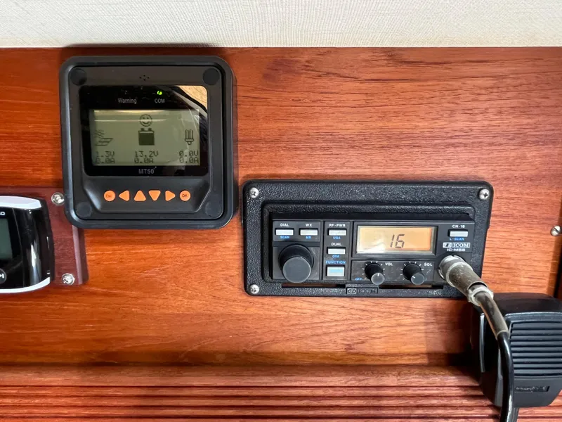 Slide: The Image of 1988 Sabre 34 MK II control panel with navigation instruments. - 22