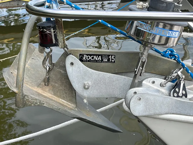 Slide: The Image of Rocna 15 anchor on Sabre 34 MK II, 1988 model. - 43
