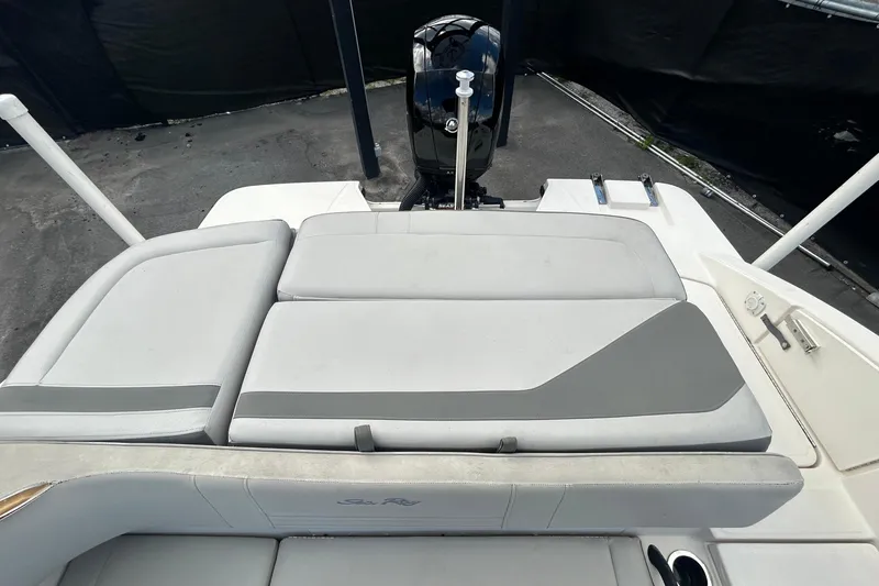 Slide: The Image of Rear view of a 2020 Sea Ray SPX 210 Outboard boat. - 36