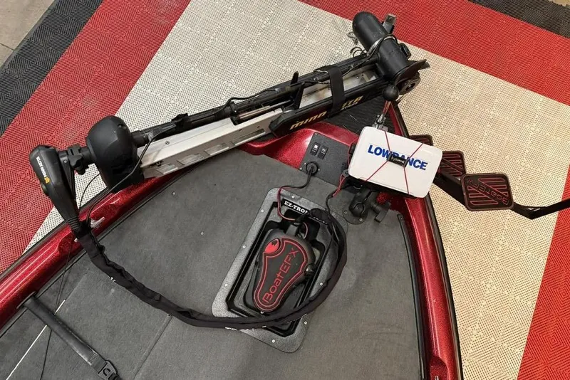 Slide: The Image of 2003 Triton Tr-186 boat deck with Lowrance fishfinder and Minn Kota trolling motor. - 3