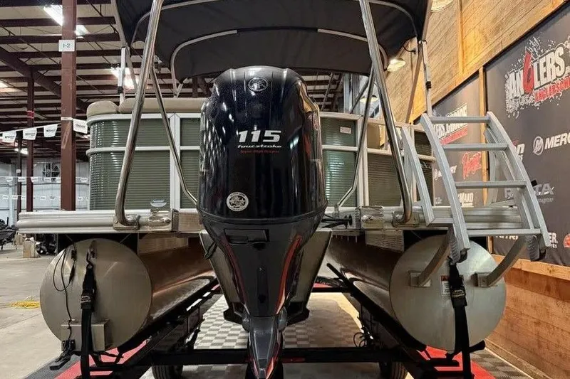 Slide: The Image of 2018 Bennington 21 SLX pontoon boat with 115 horsepower engine in showroom. - 6