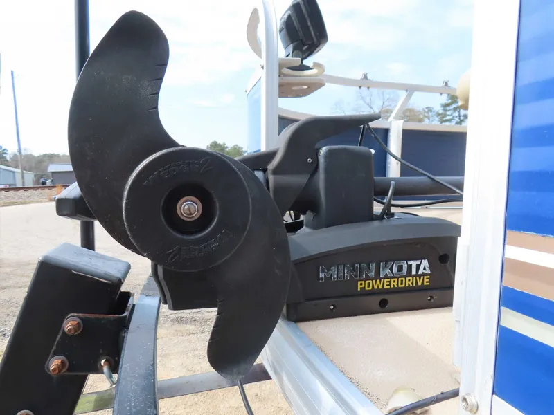 Slide: The Image of Sun Tracker Fishin Barge 20 2013 - 11