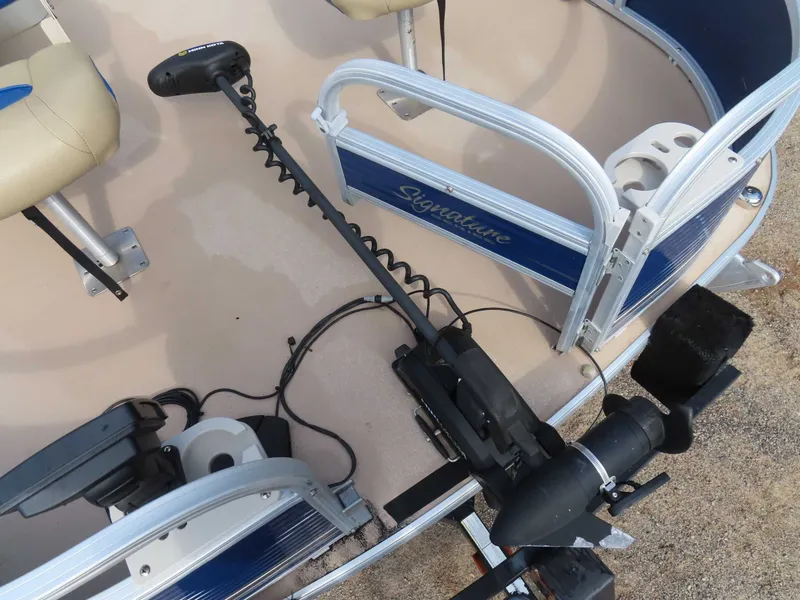 Slide: The Image of Sun Tracker Fishin Barge 20 2013 - 13