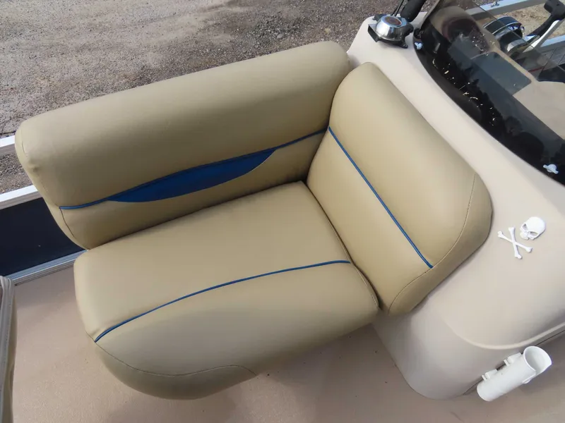 Slide: The Image of Sun Tracker Fishin Barge 20 2013 - 17