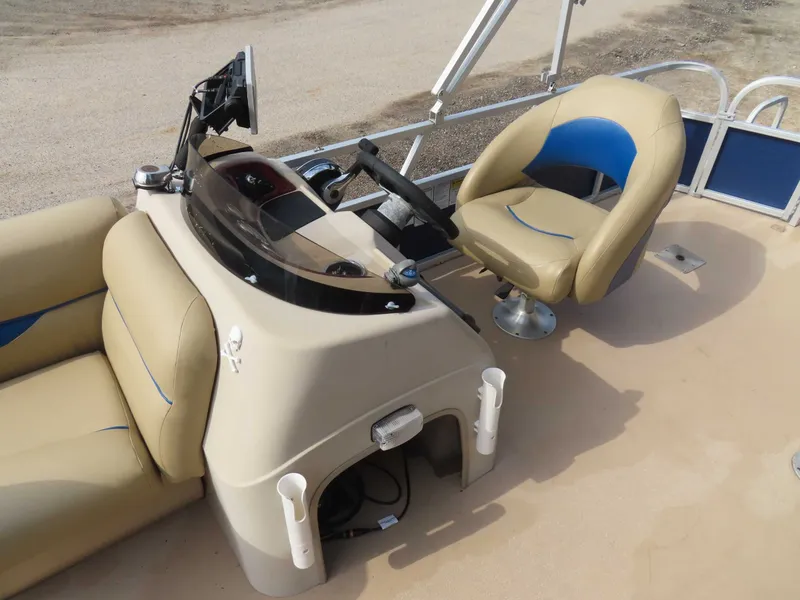 Slide: The Image of Sun Tracker Fishin Barge 20 2013 - 20