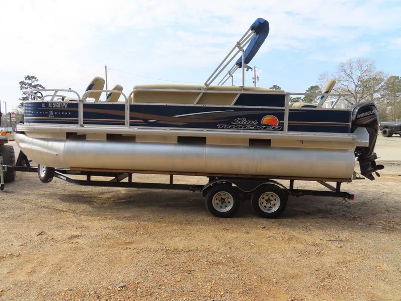 Slide: The Image of Sun Tracker Fishin Barge 20 2013 - 8