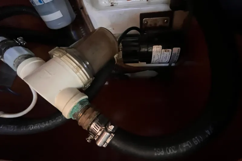 Slide: The Image of Bilge pump system in 2008 Beneteau Oceanis 343 sailboat. - 61