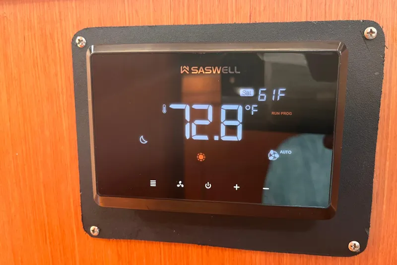 Slide: The Image of Digital thermostat on 2008 Beneteau Oceanis 343 yacht, displaying 72.8°F. - 64