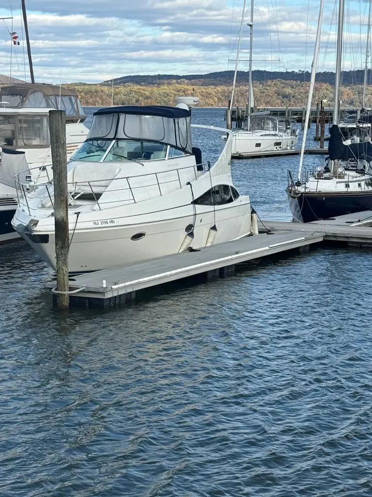 Slide: The Image of Carver Yachts 36 Mariner 2007 - 24