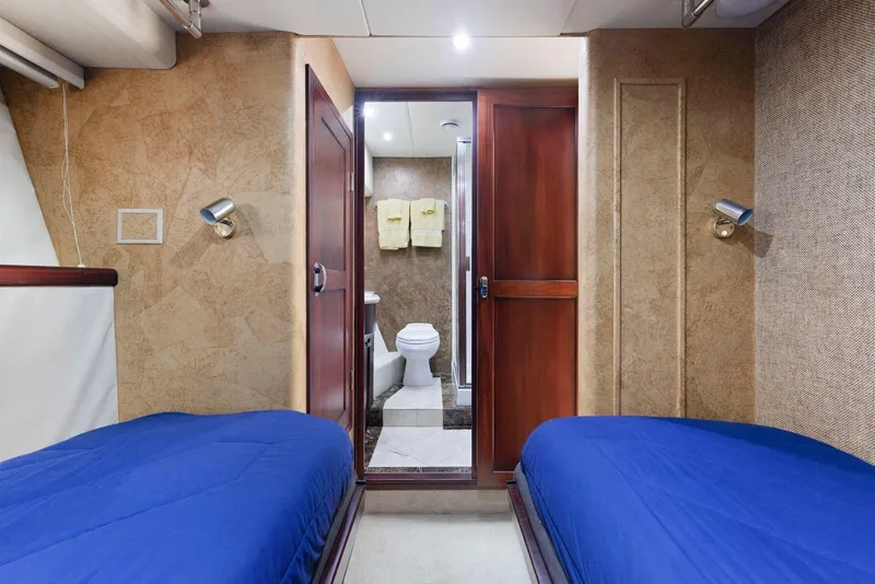 Slide: The Image of Interior of 1998 Pacific Mariner 65 yacht with twin beds and bathroom. - 44