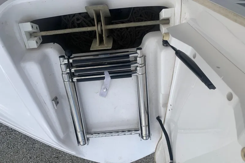 Slide: The Image of 2019 Yamaha Boats AR240 swim ladder and anchor storage compartment. - 13