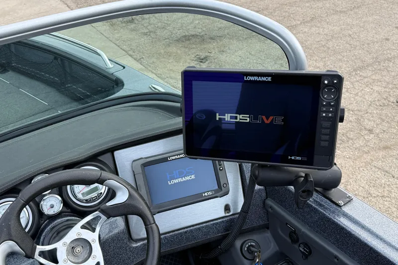Slide: The Image of 2015 Lund 202 Pro-V GL boat dashboard with Lowrance HDS Live display. - 21