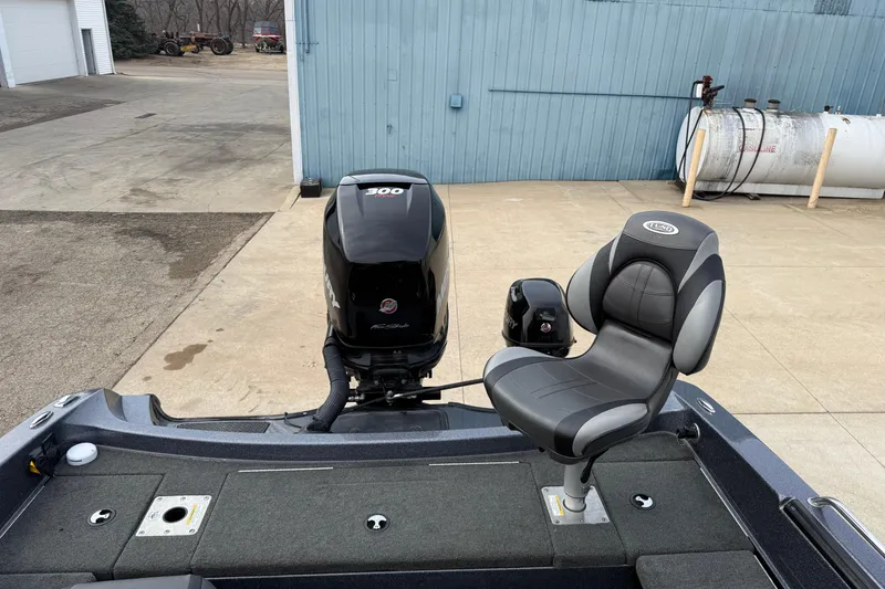 Slide: The Image of 2015 Lund 202 Pro-V GL boat with Mercury 300 engine and swivel seat. - 34