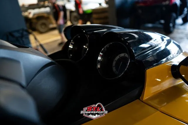 Slide: The Image of Yamaha FZS 2014 - 5